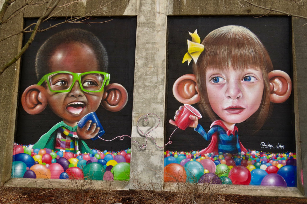 mural in Chicago by artist Sipros Naberezny.
