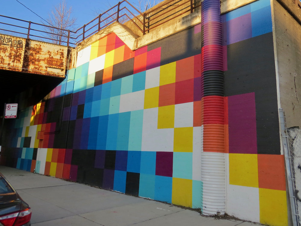 mural in Chicago by artist Felipe Pantone.