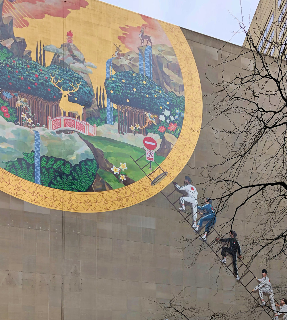 mural in Chicago by artist Ignasi Monreal.