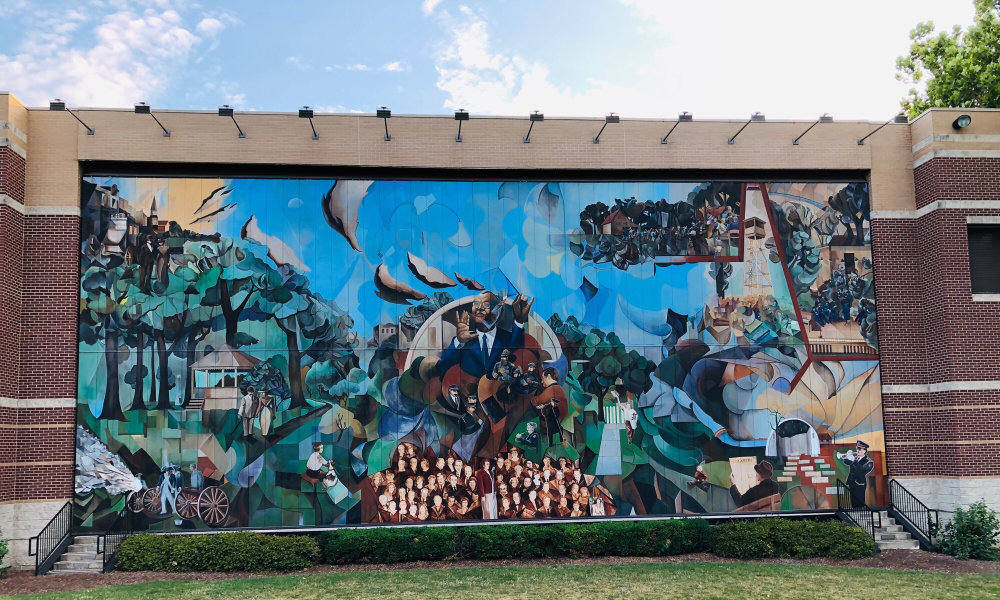 mural in Naperville by artist unknown.