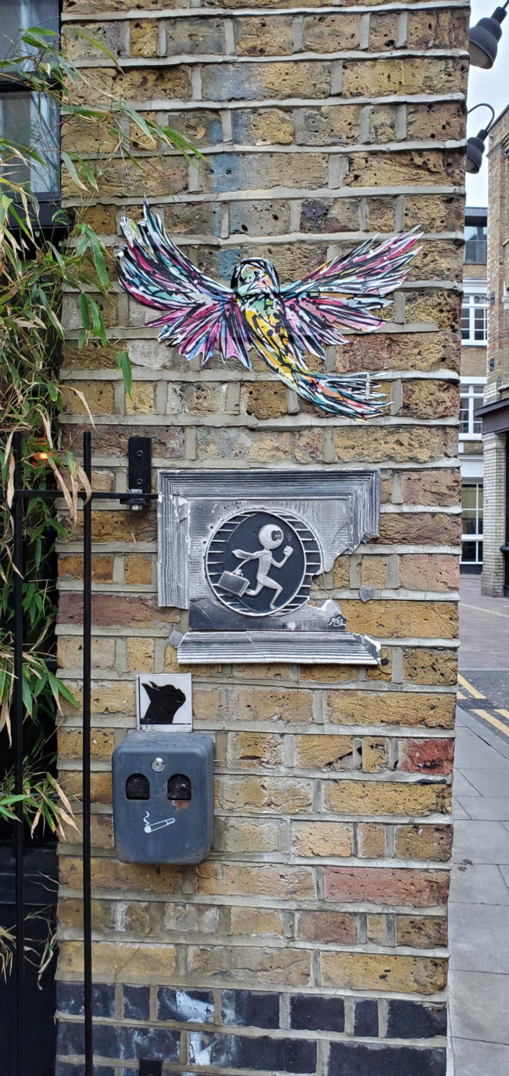 mural in London by artist Kai Guetta.