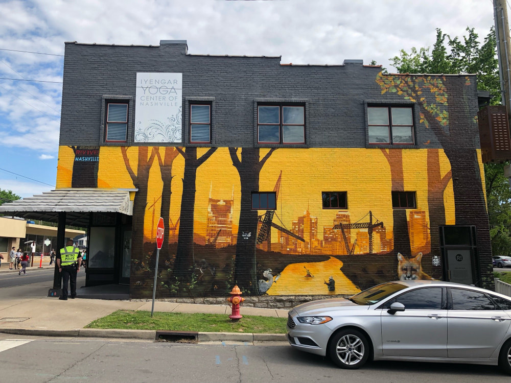 mural in Nashville by artist MOBE.