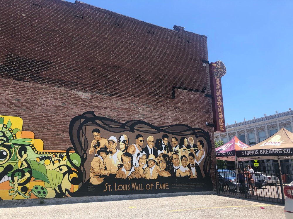 mural in St. Louis by artist Grace McCammond.
