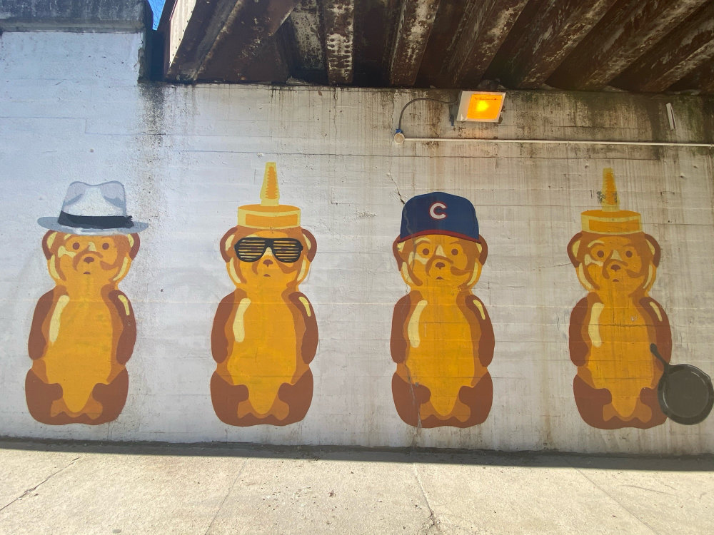 mural in Chicago by artist fnnch.