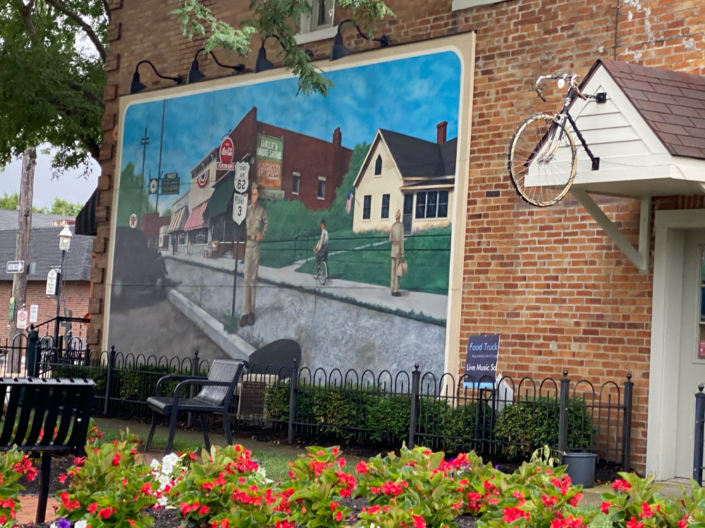 mural in Grove City by artist unknown.