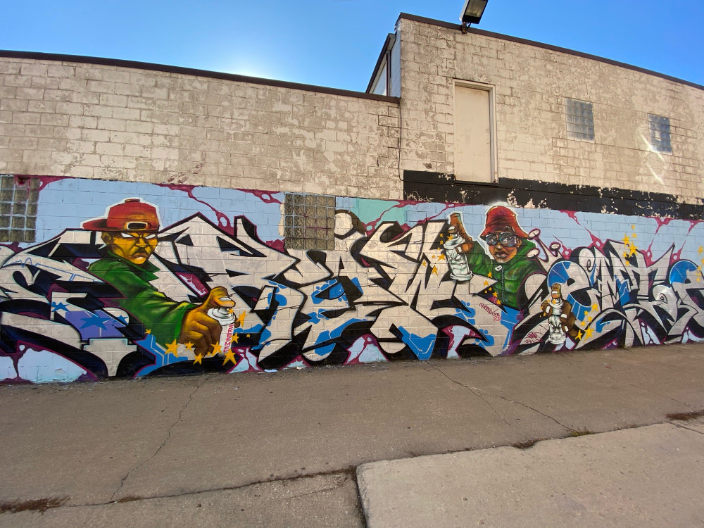 mural in Chicago by artist unknown.