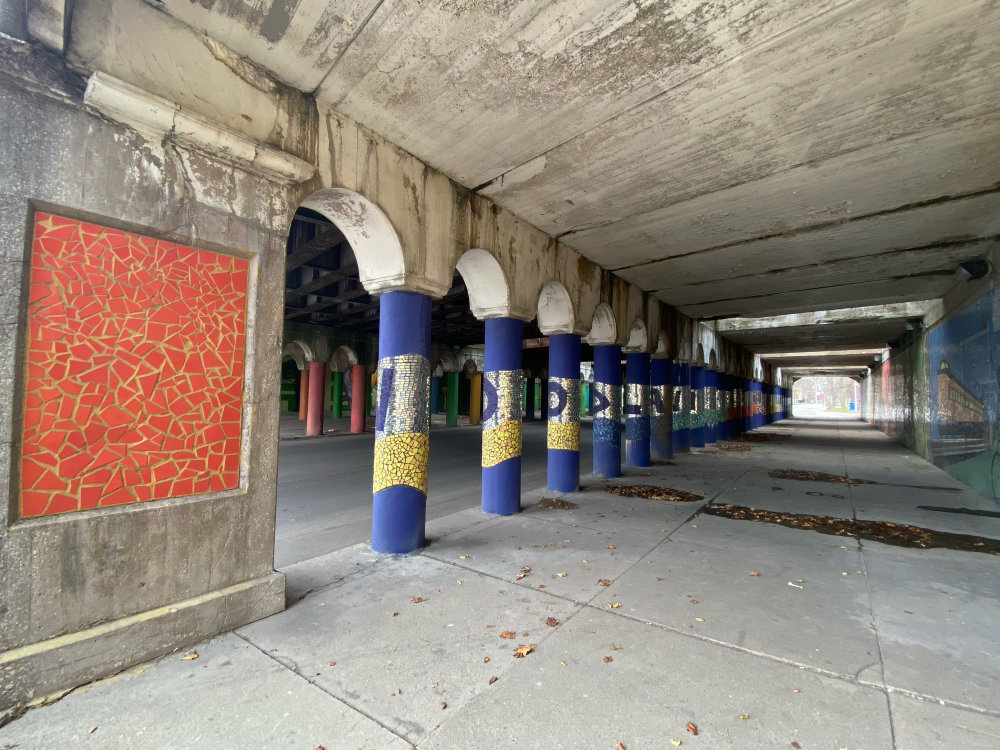 mural in Chicago by artist unknown.