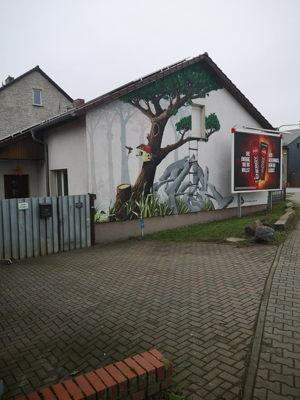 mural in Ahrensfelde by artist unknown.