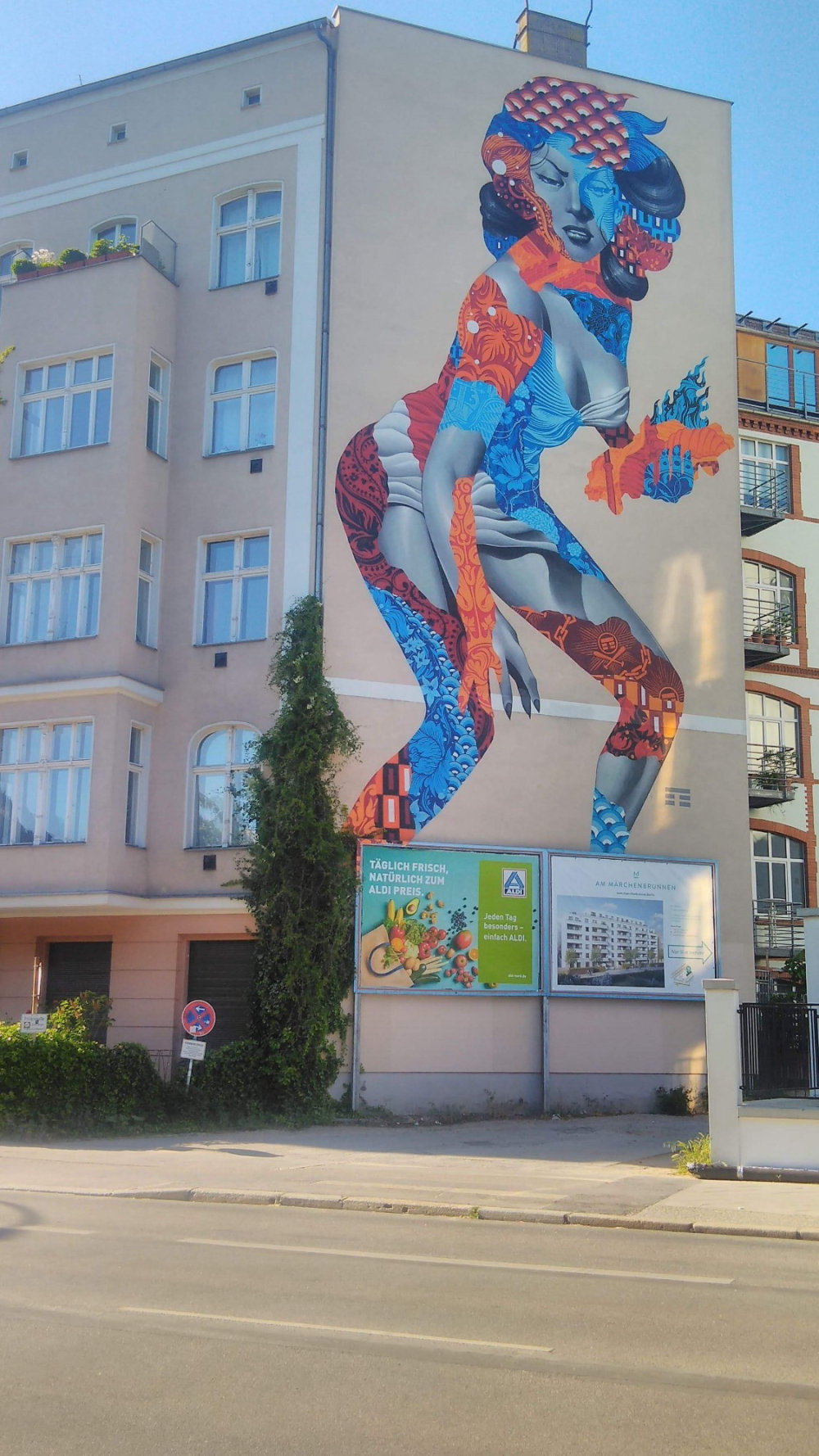 mural in Berlin by artist Tristan Eaton.