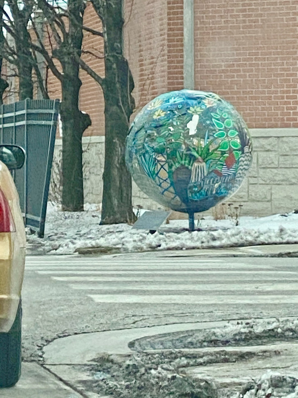 mural in Chicago by artist unknown.