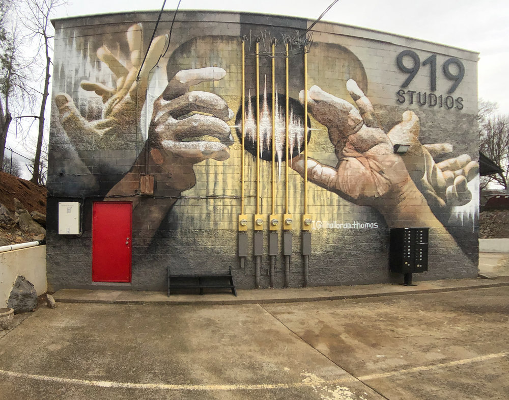 mural in Nashville by artist Thomas Halloran.