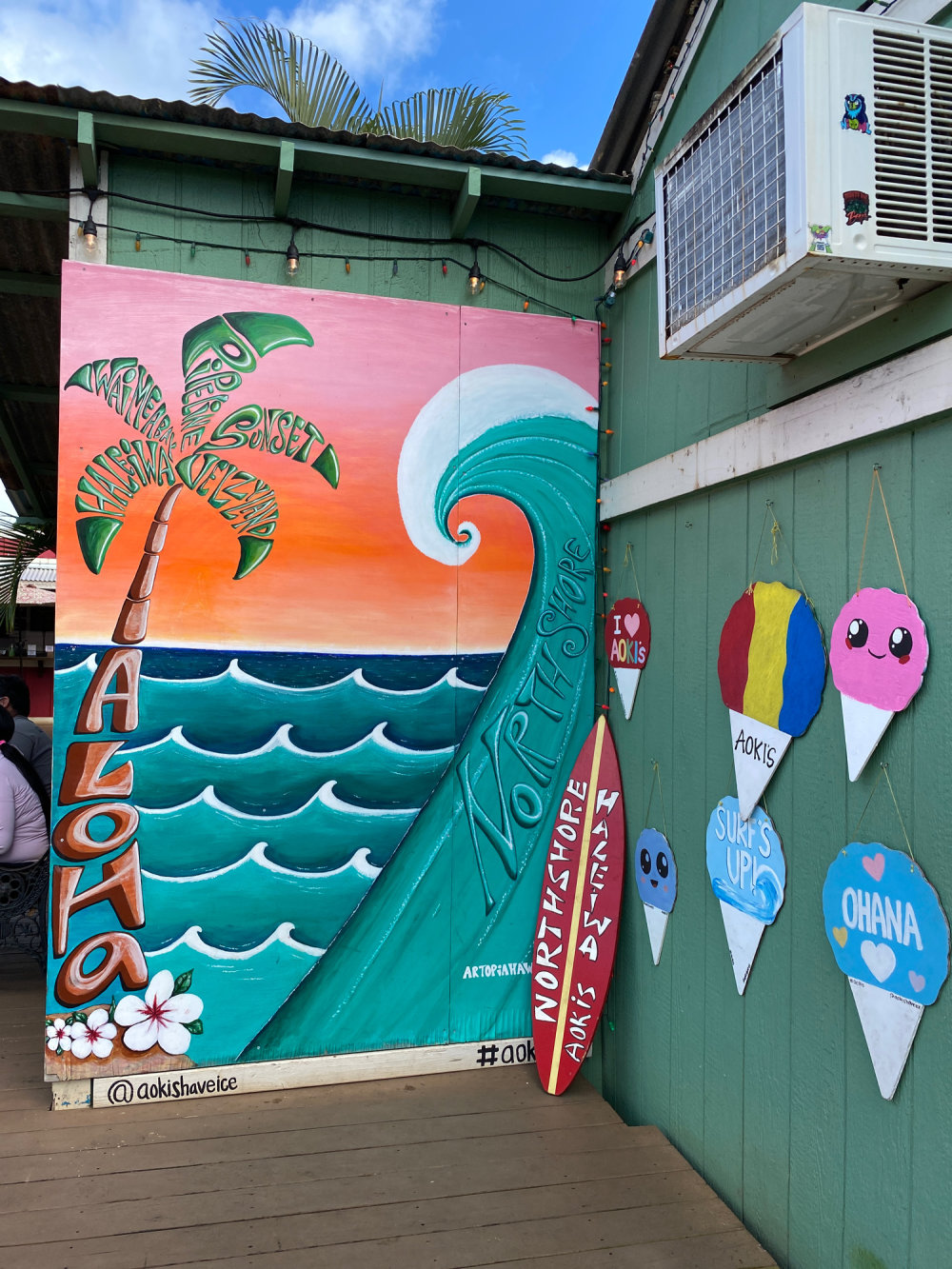 mural in Haleiwa by artist unknown.