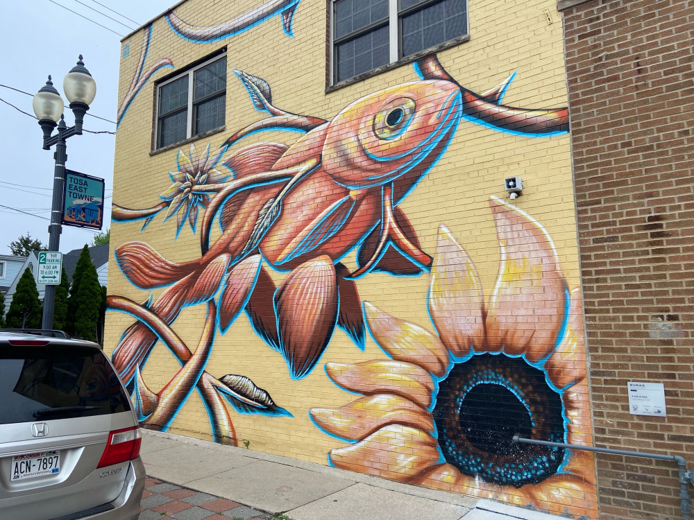 mural in Wauwatosa by artist unknown.