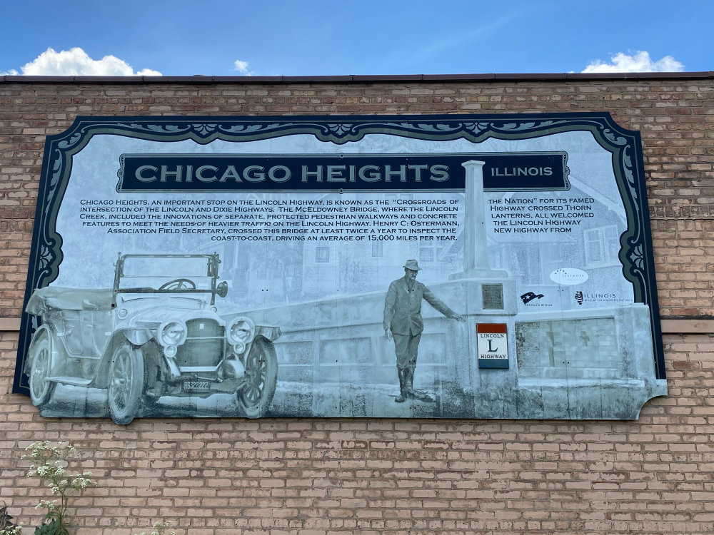 mural in Chicago Heights by artist unknown.