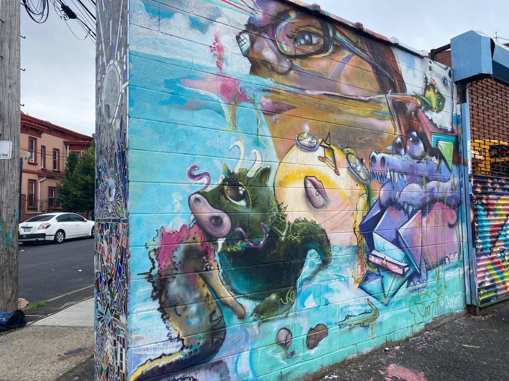 mural in Queens by artist unknown.