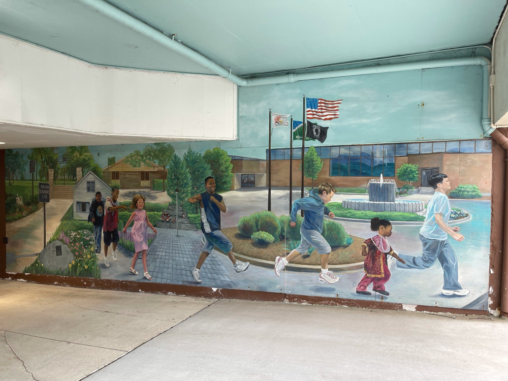mural in Bolingbrook by artist unknown.