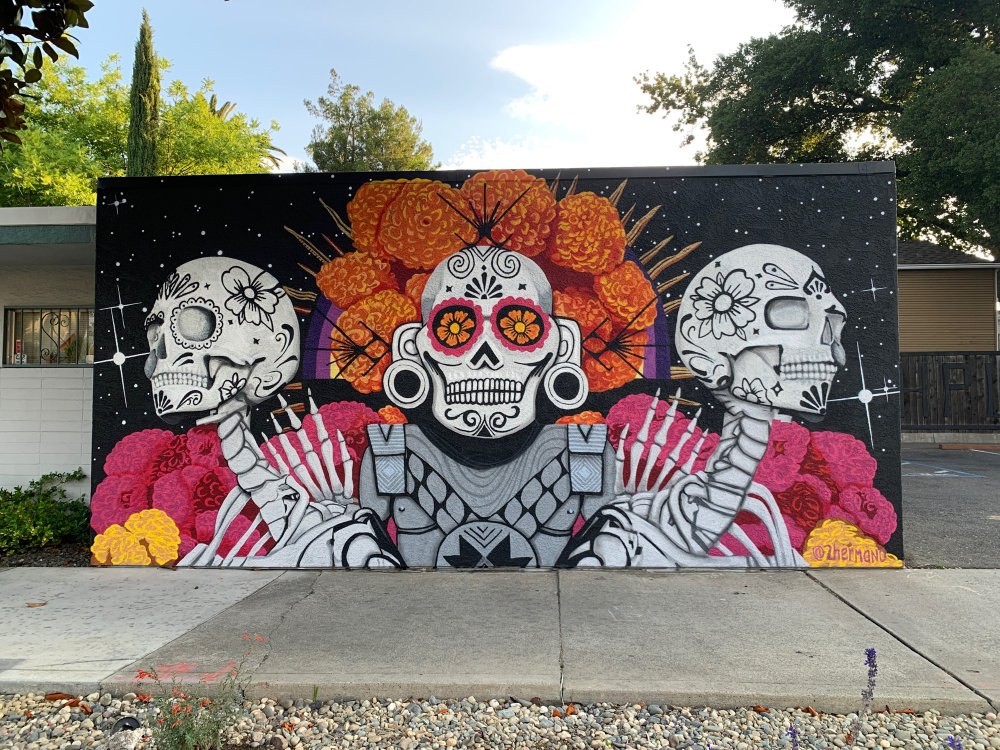 mural in Sacramento by artist 2hermano.
