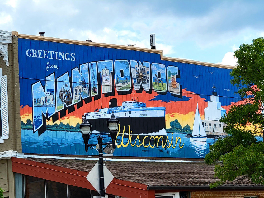 mural in Manitowoc by artist unknown.