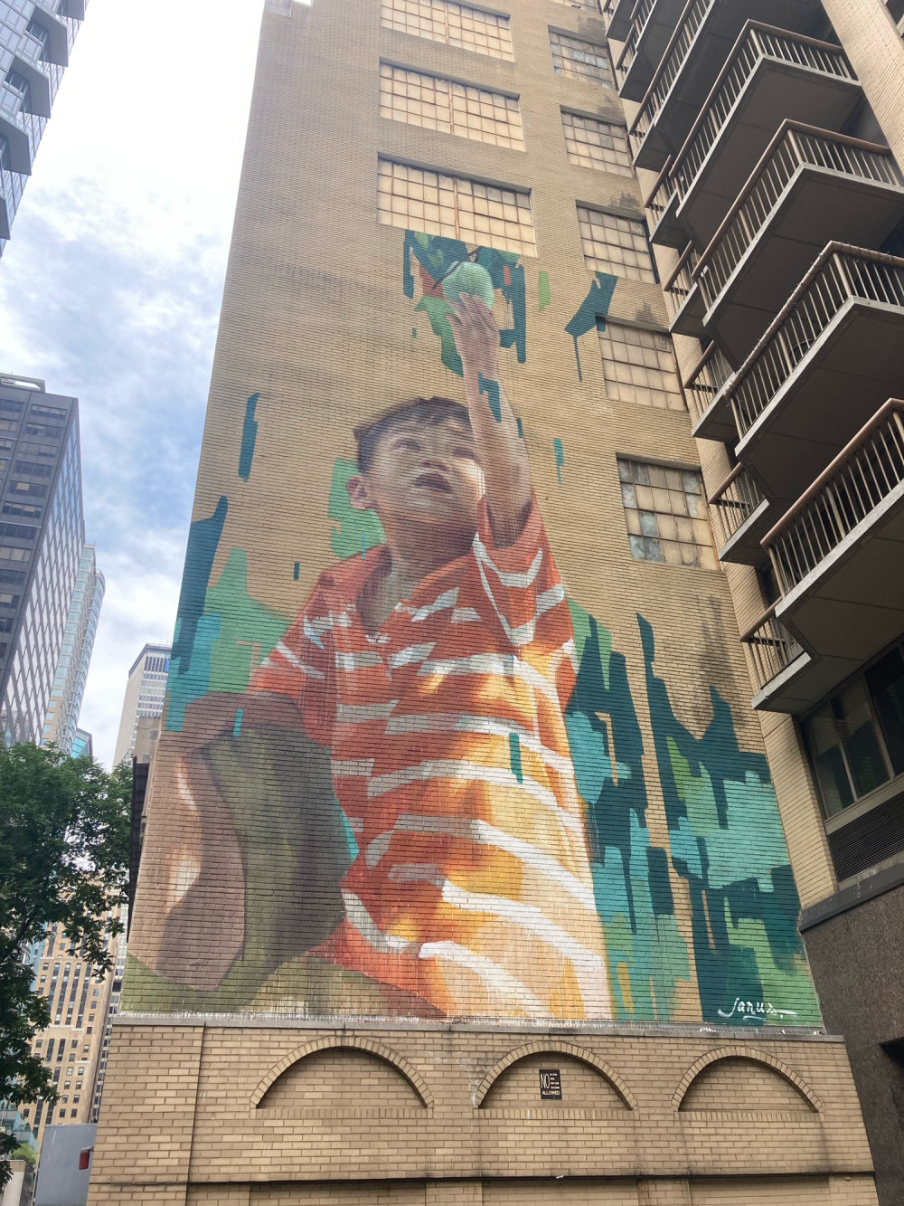 mural in New York by artist Emmanuel Jarus.
