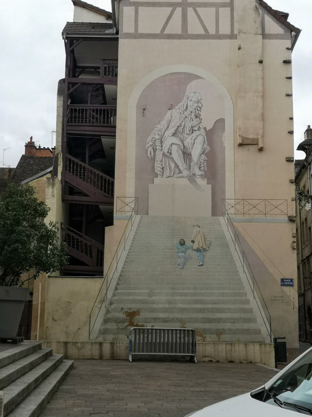 mural in Chalon-sur-Saône by artist unknown.