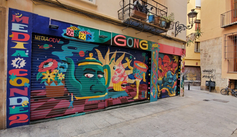 mural in Valencia by artist unknown.