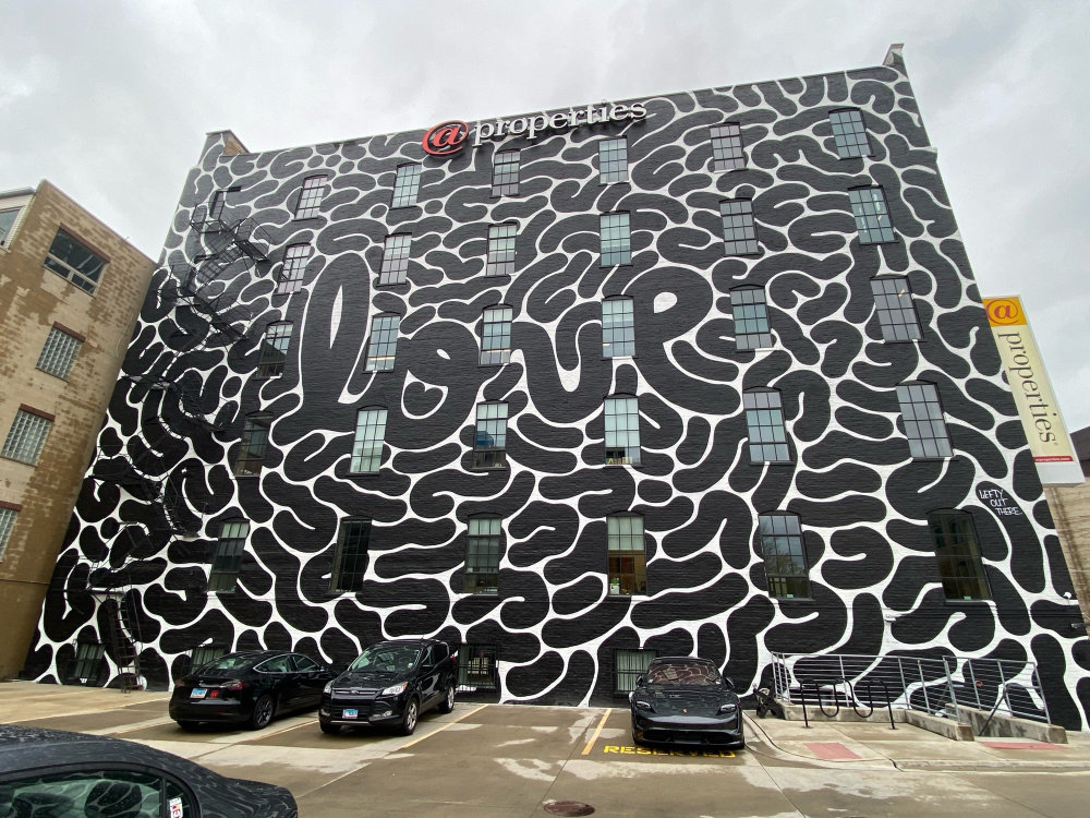 mural in Chicago by artist Lefty Out There.