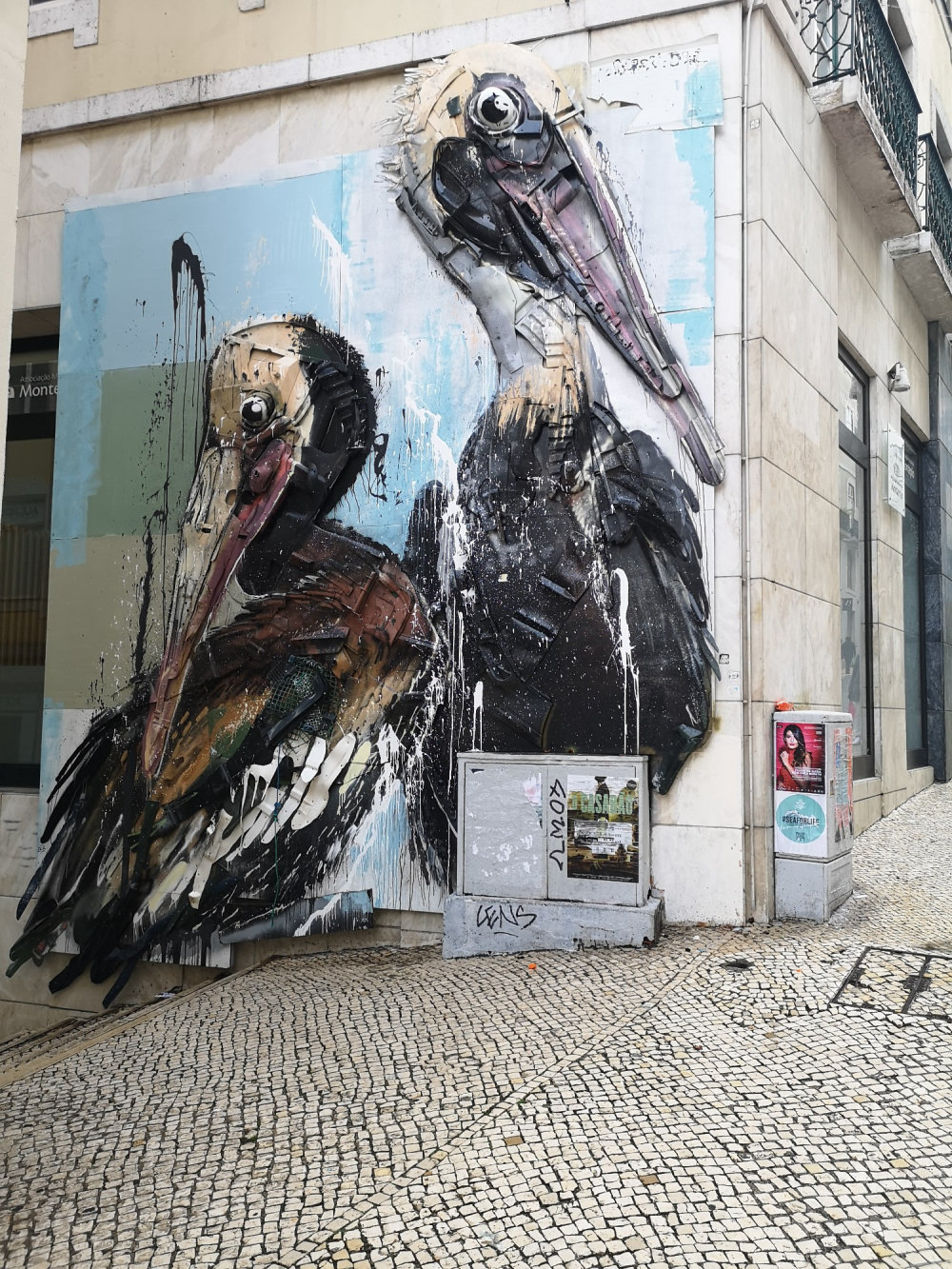 mural in Lisboa by artist Bordalo II.