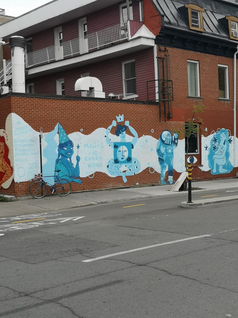 mural in Montréal by artist unknown.