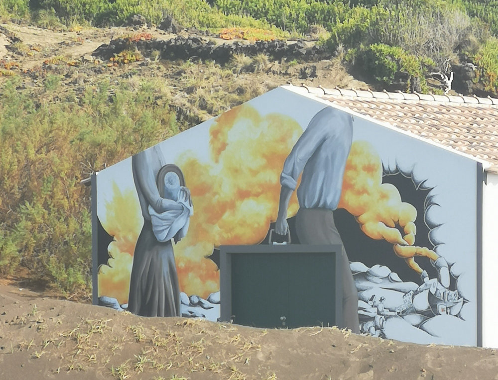 mural in  by artist unknown.