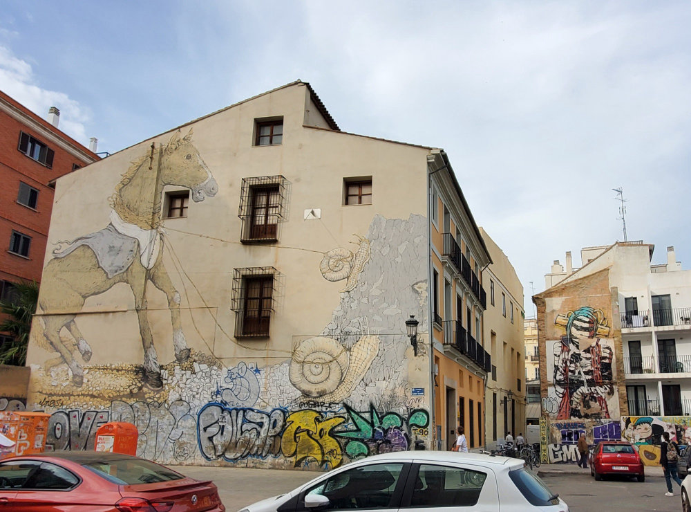 mural in València by artist unknown.
