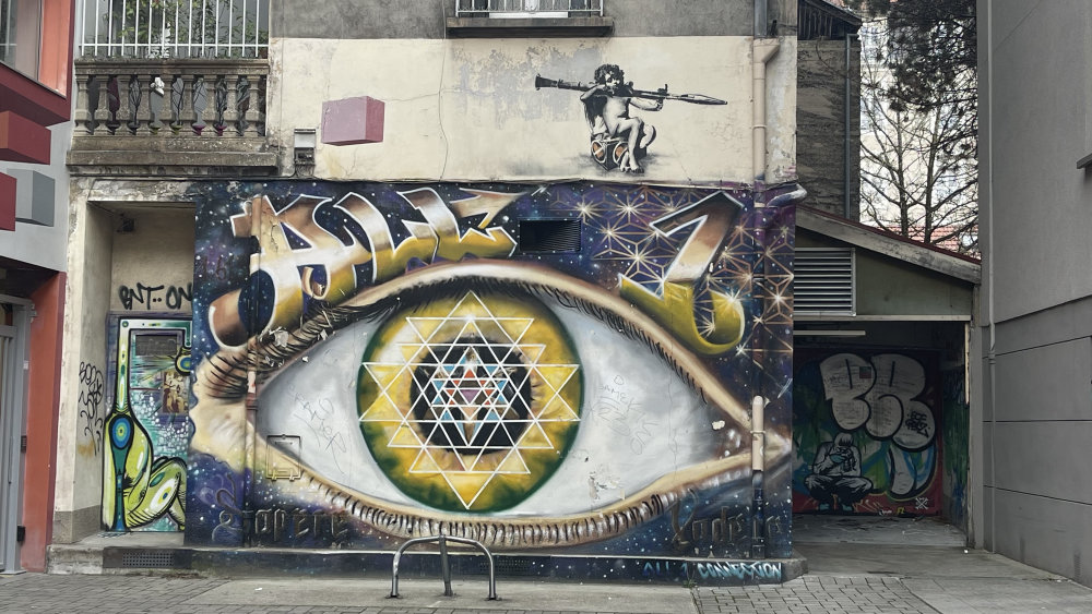 mural in Grenoble by artist unknown.