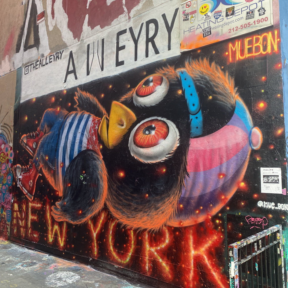 mural in New York by artist Mue Bon.