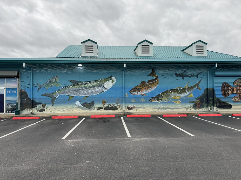 mural in Holiday by artist Bob Gregory.