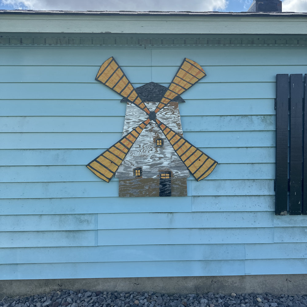 mural in Cambria by artist unknown.