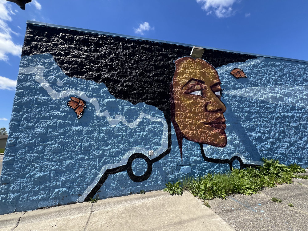 mural in Detroit by artist unknown.