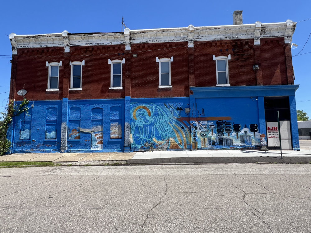 mural in Detroit by artist unknown.