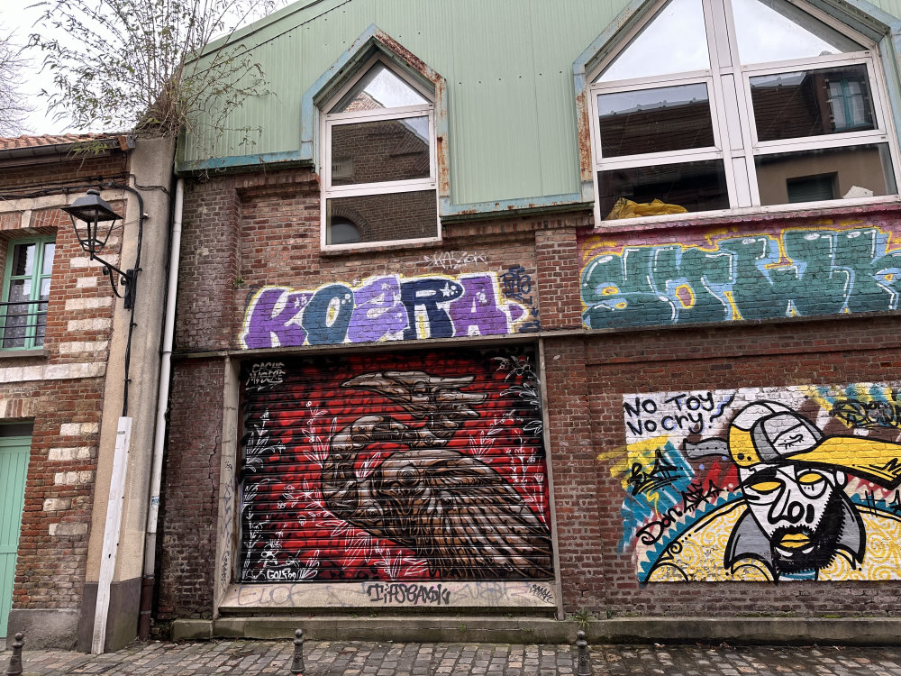 mural in Amiens by artist unknown.