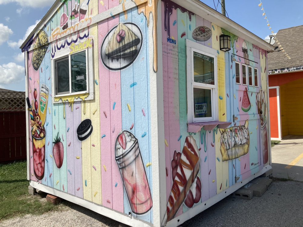 mural in Eagle Lake by artist unknown.