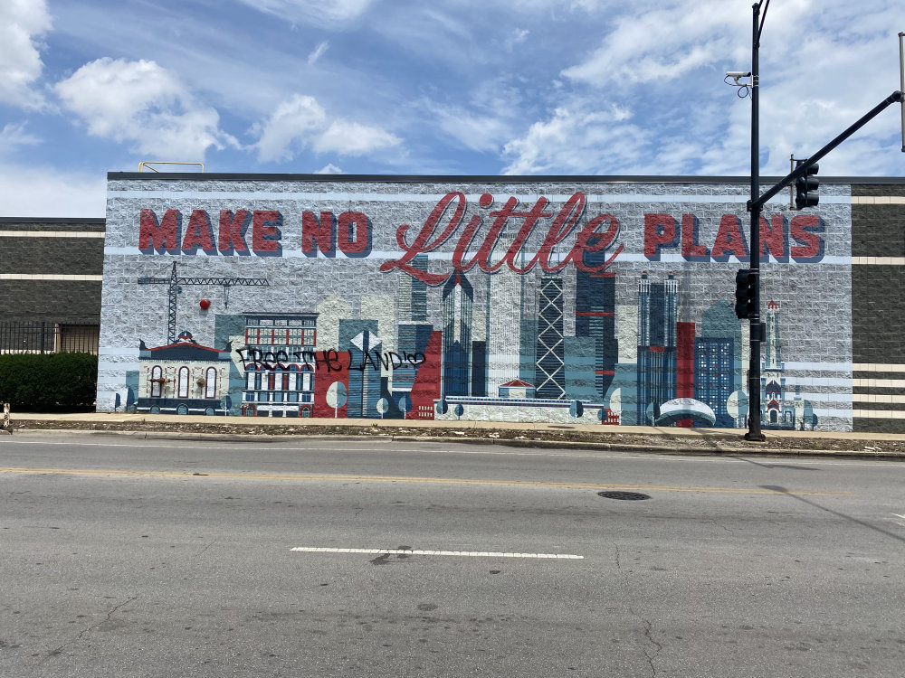 mural in Chicago by artist unknown.