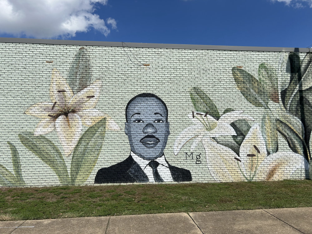 mural in Biloxi by artist unknown.