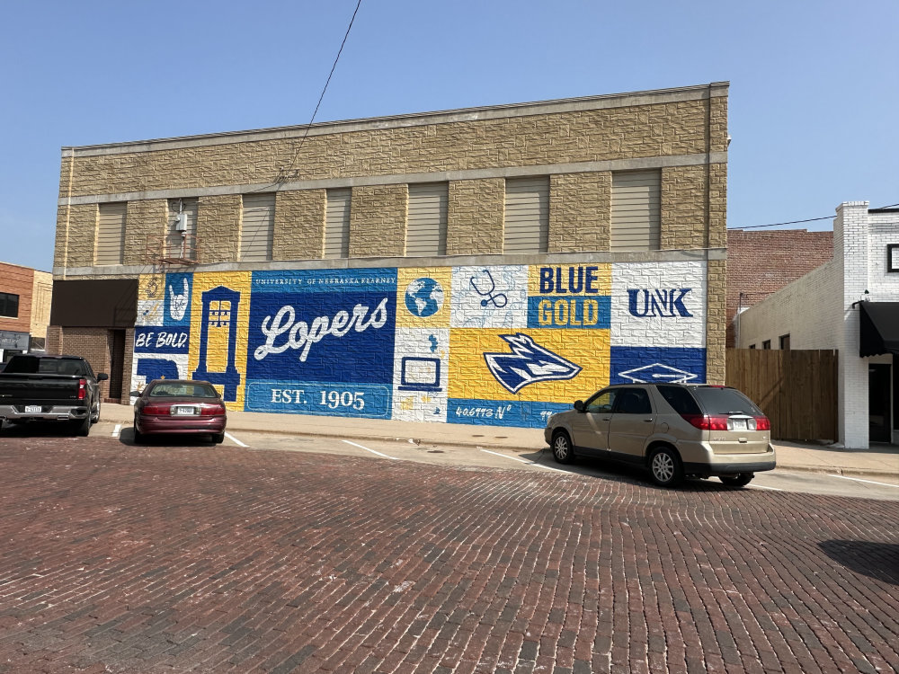 mural in Kearney by artist unknown.