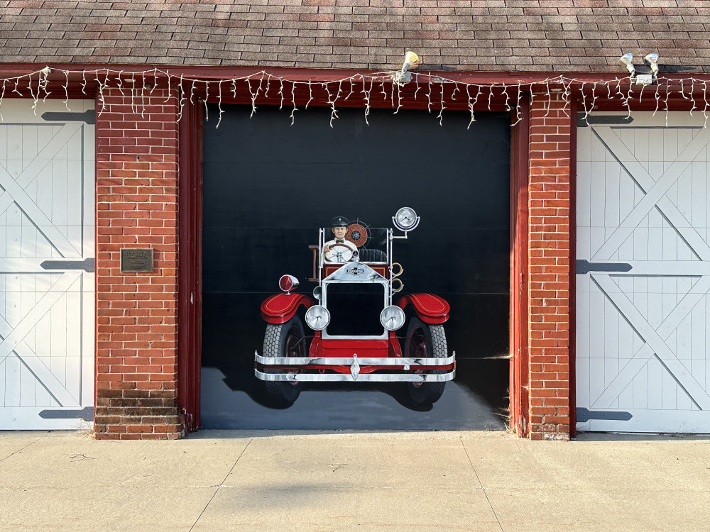 mural in Red Oak by artist unknown.