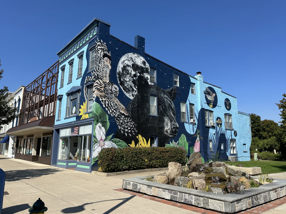 mural in Glens Falls by artist unknown.