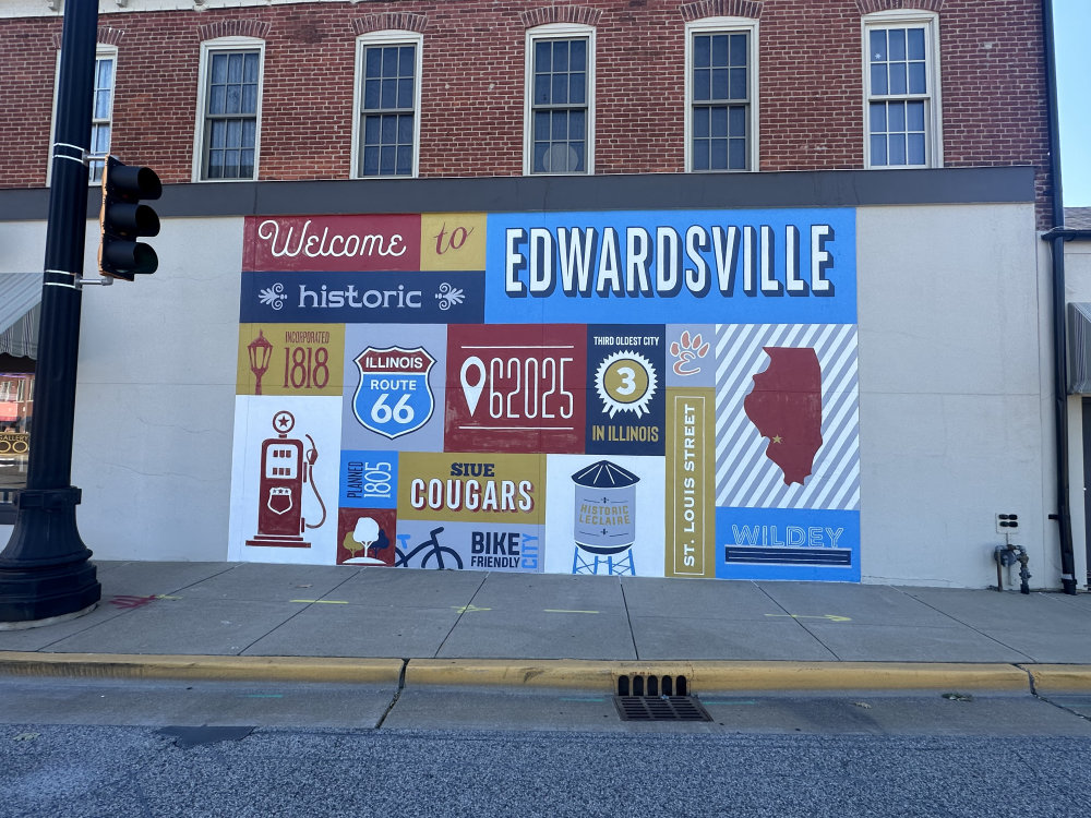 mural in Edwardsville by artist unknown.