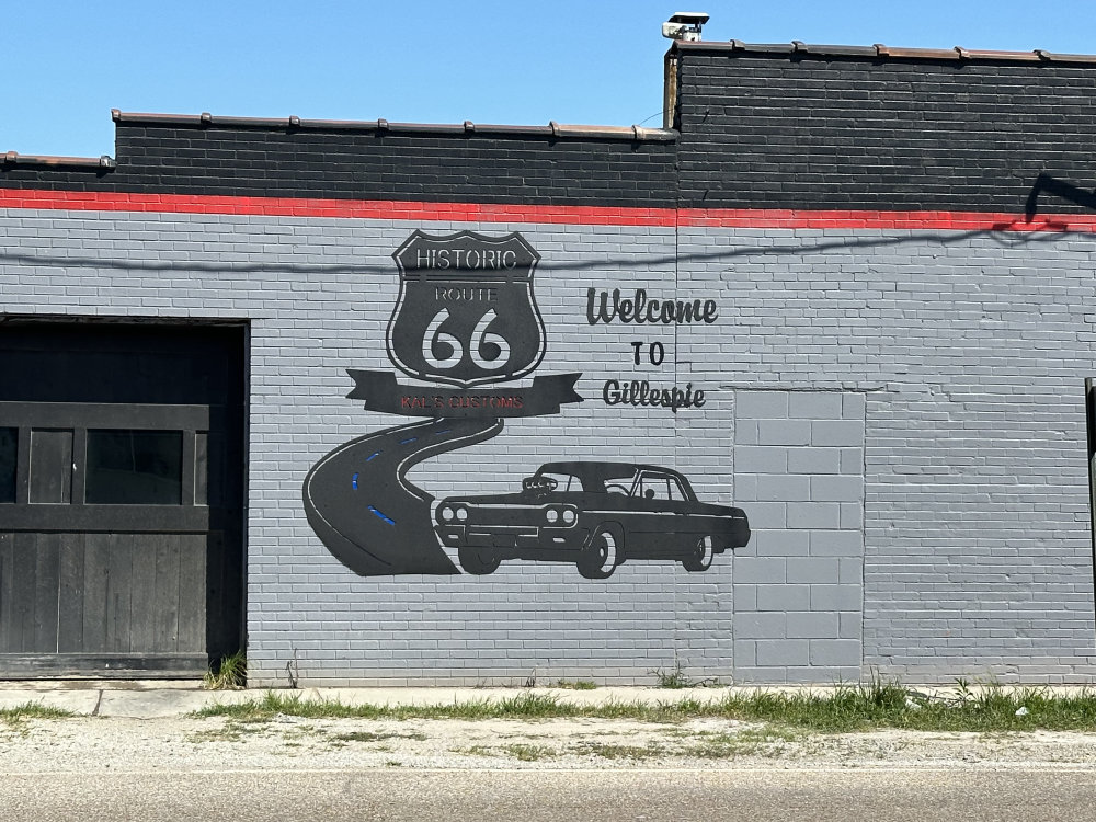 mural in Gillespie by artist unknown.