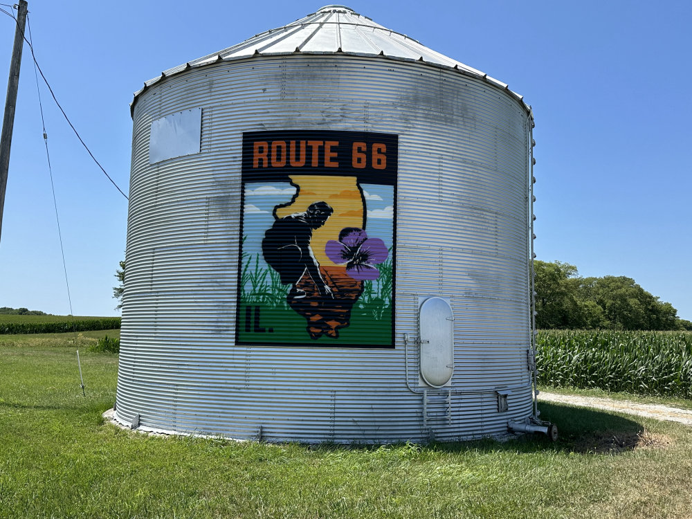 mural in Auburn by artist unknown.