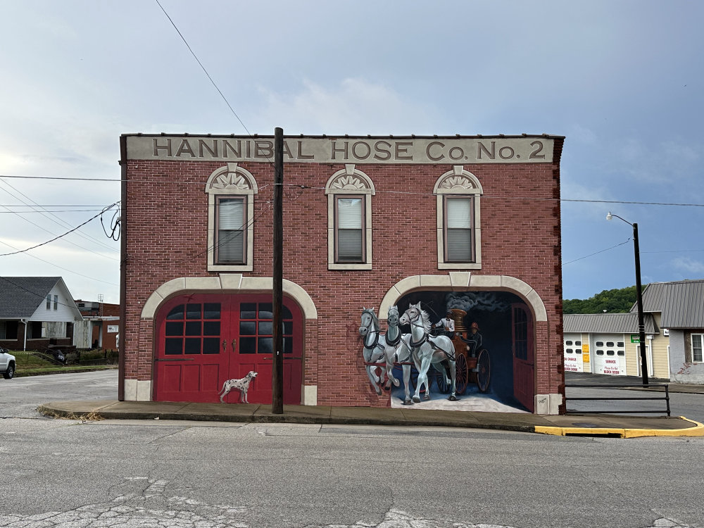 mural in Hannibal by artist unknown.