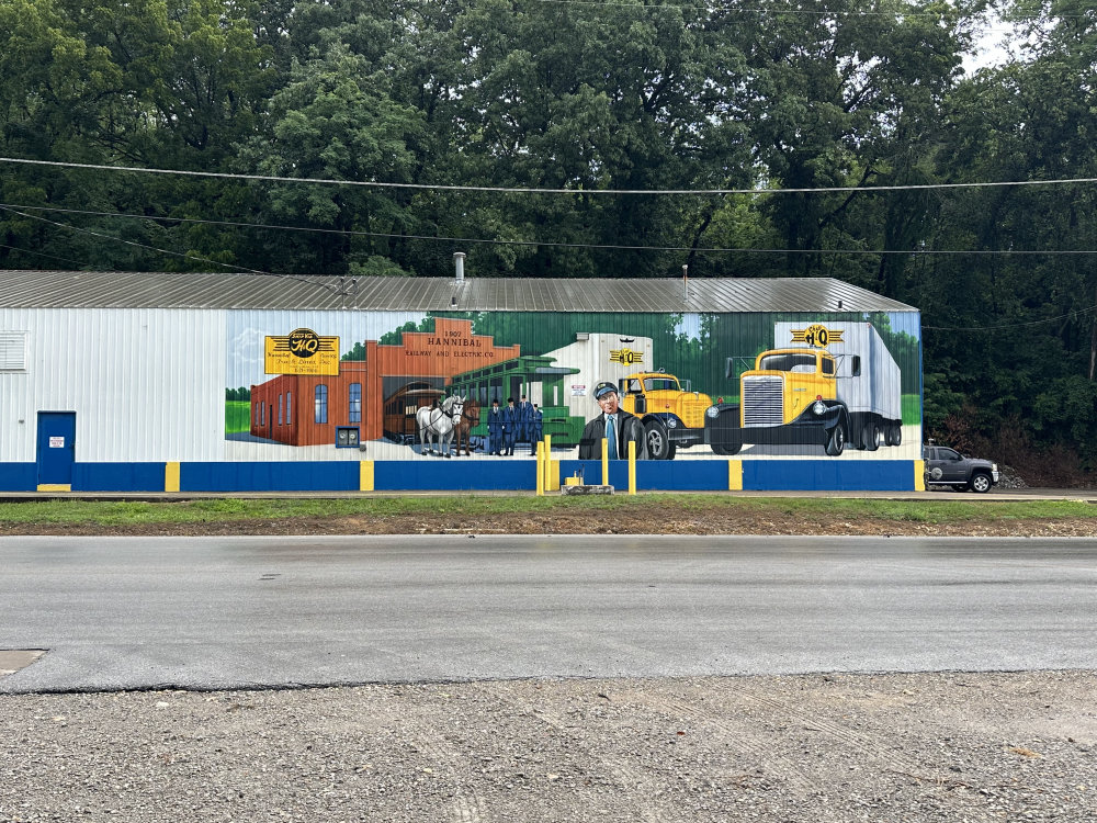 mural in Hannibal by artist unknown.