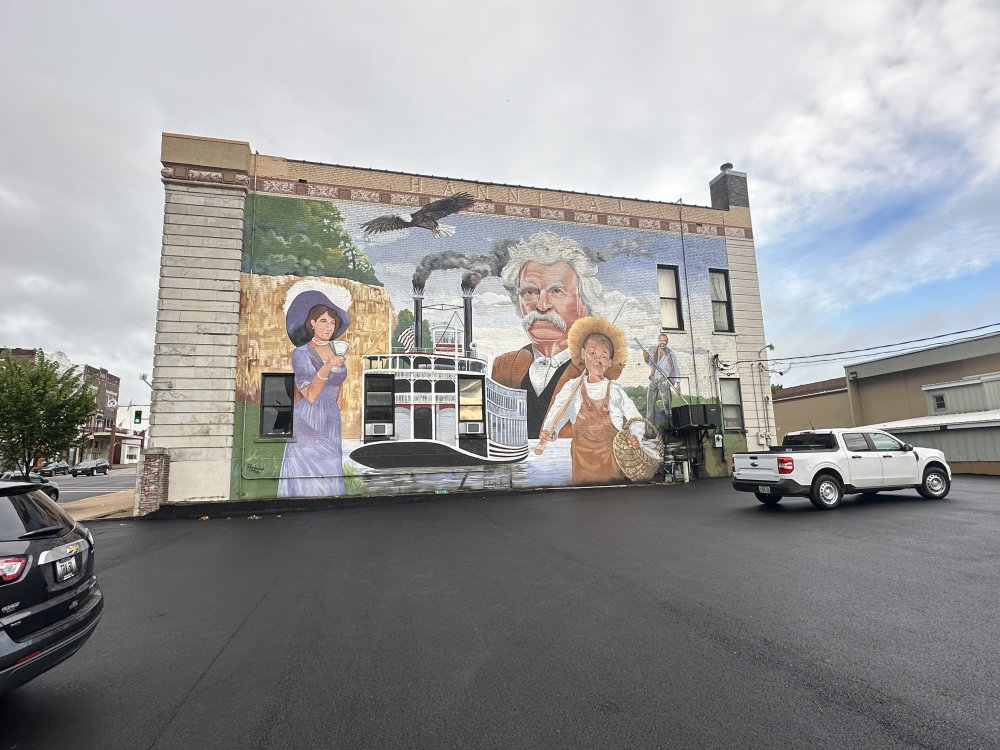 mural in Hannibal by artist unknown.