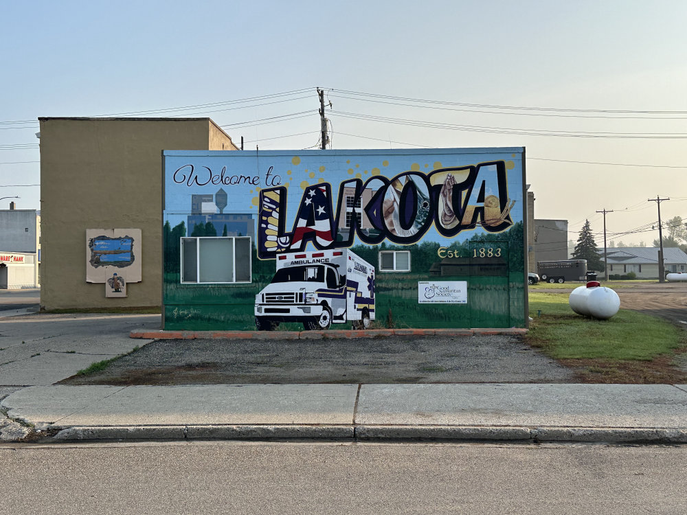 mural in Lakota by artist unknown.